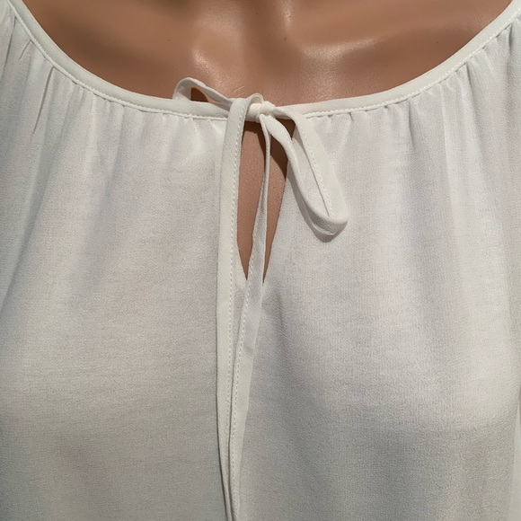 MARLED. White blouse. 3/4 sheer sleeves. Tie in front. Perfect for summe… - Picture 2 of 7
